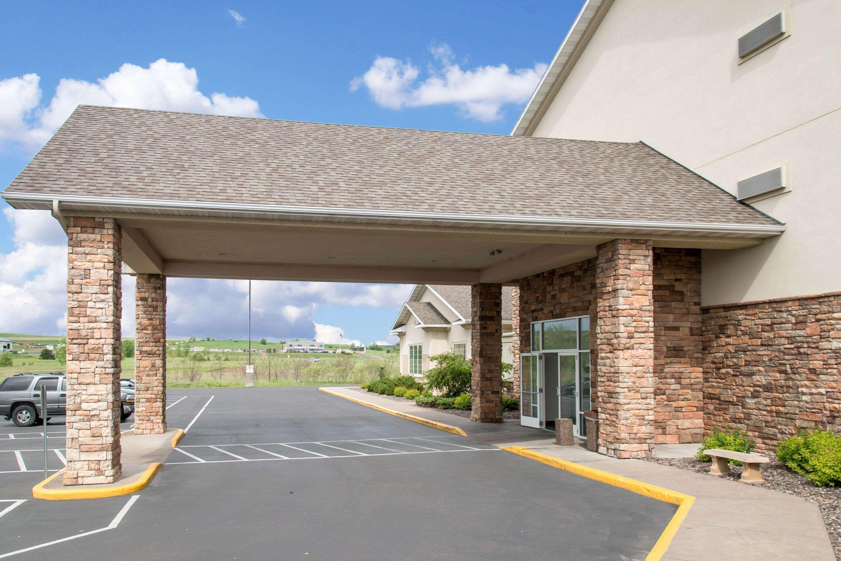 Sleep Inn & Suites Conference Center Eau Claire North Union Exterior photo